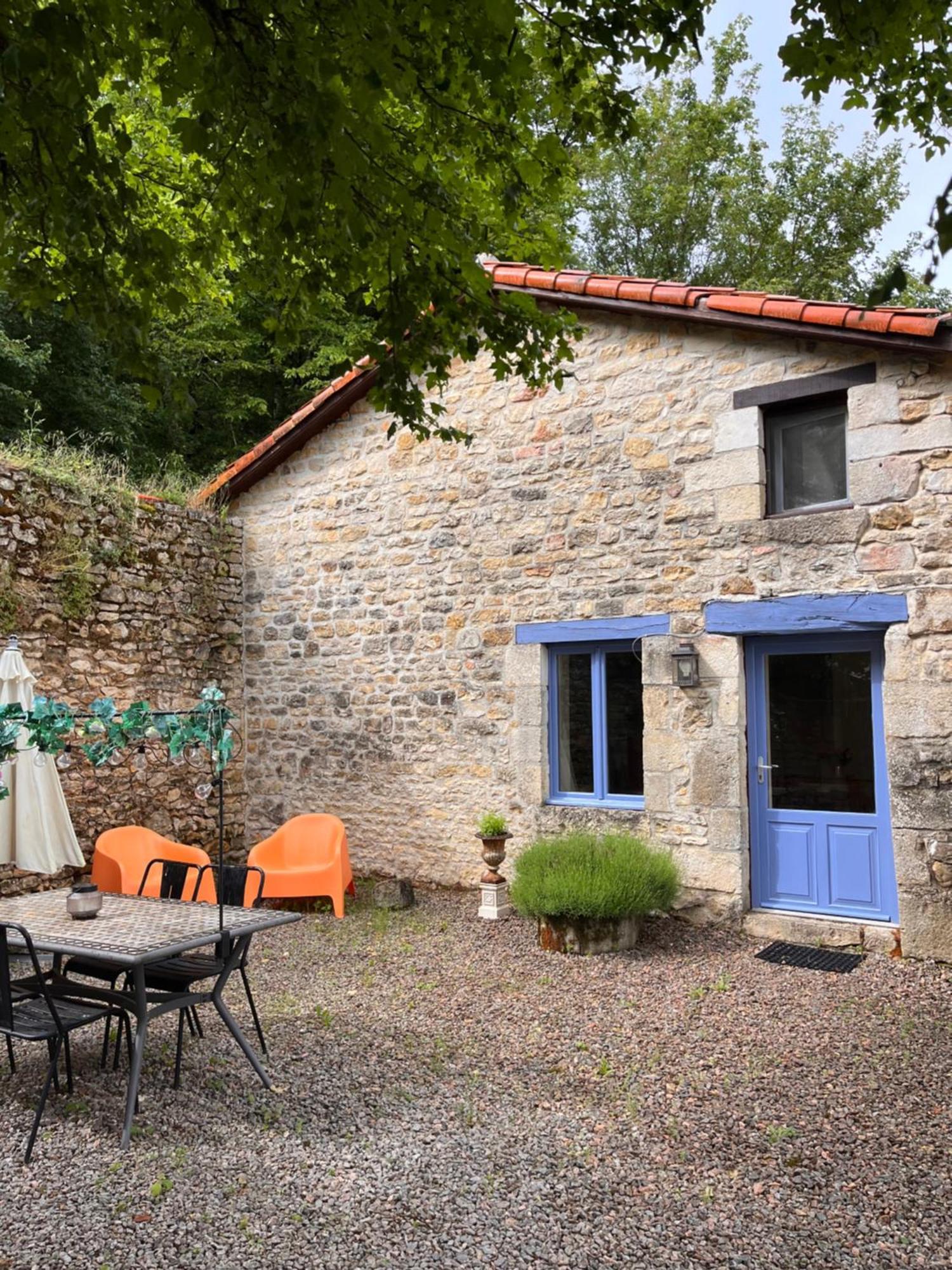 Ferienwohnung Le Plantier 1 Beaulieu-sur-Sonnette Exterior foto